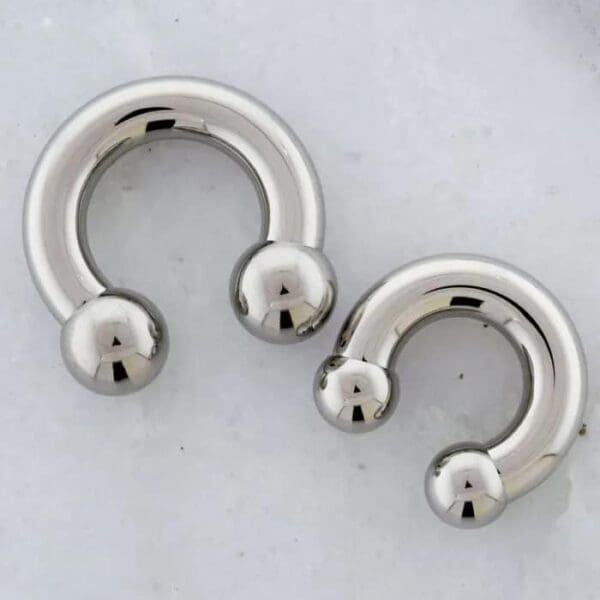 Internally Threaded Circular Barbell Horseshoe